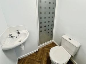 Ensuite- click for photo gallery